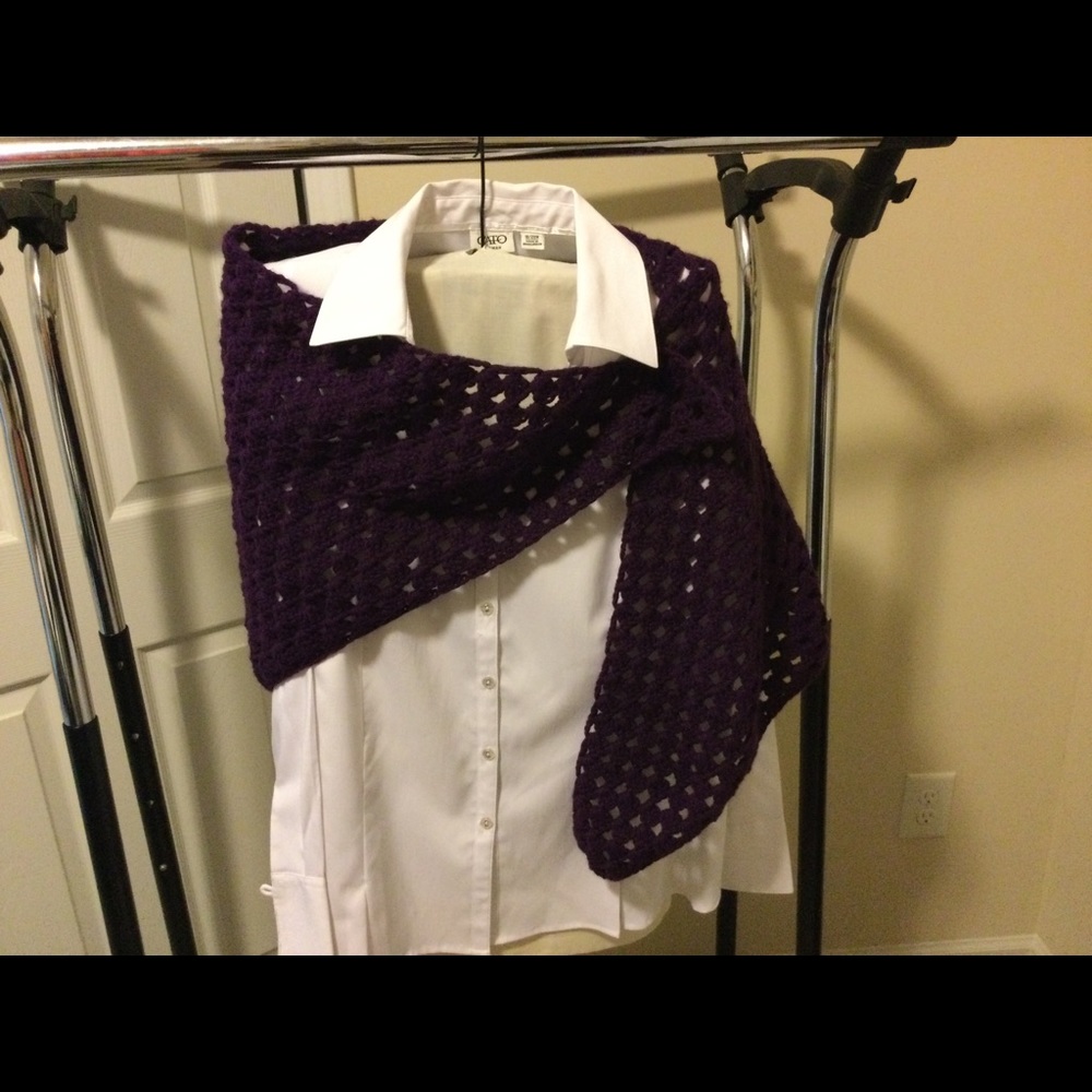 New Hand Crochet Shawl w/attachment